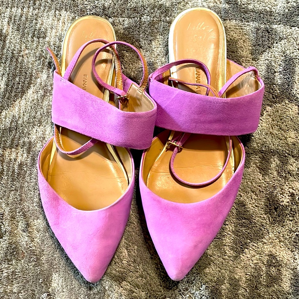 Banana republic lilac (purple) flat w/ankle wrap strap